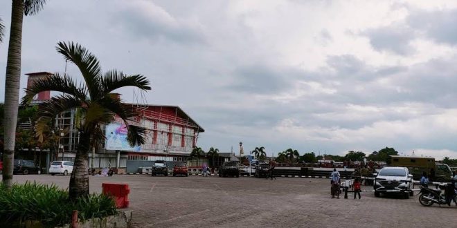 Kawasan Benteng Kuto Besak (BKB) yang berdekatan dengan Jembatan Ampera jadi icon yang dikunjungi wisatawan. Foto : Sumselheadline/pitria