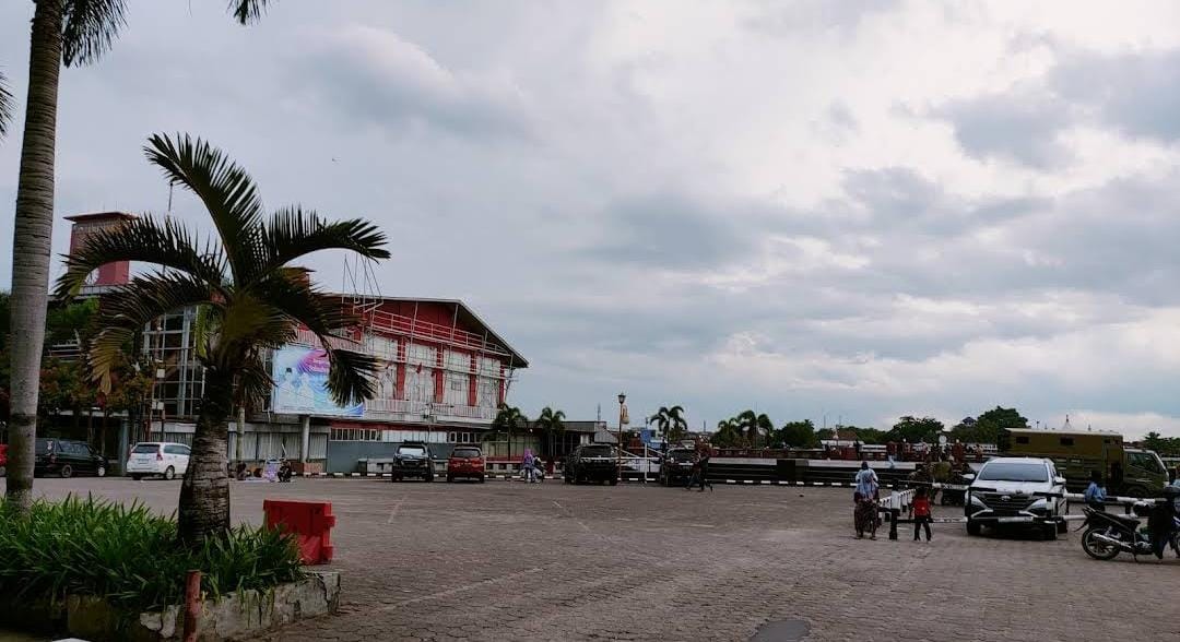 Kawasan Benteng Kuto Besak (BKB) yang berdekatan dengan Jembatan Ampera jadi icon yang dikunjungi wisatawan. Foto : Sumselheadline/pitria