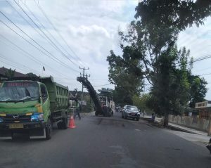 Jalan-jalan di Kota Sekayu kini terus diperbaiki, Kamis (24/8/2023). Foto : Dinkominfo Muba