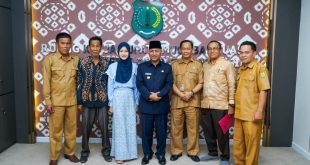 Pj Bupati Muba, Apriyadi menerima silaturahim mahasiswa asal Muba, Meri Agustin yang mendapat beasiswa kuliah di sebuah universitas ternama di Irlandia, Selasa (29/8/2023). Foto : Dinkominfo Muba