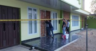 Rumah selebgram Palembang, APS dipasang garis polisi terkait jaringan narkoba internasional, Kamis (31/8/2023). Foto : Sumselheadline/Ela