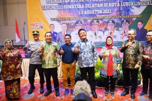 Gubernur Sumsel, Herman Deru bersama Walikota Lubuklinggau HN Prana Sohe dan Ketua PWI Sumsel, Firdaus Komar saat hadir di HPN dan Porseniwada, Sabtu (5/8/2023). Foto : Humas Pemprov Sumsel.