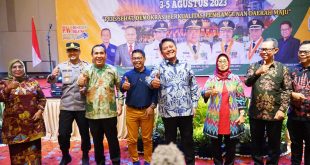 Gubernur Sumsel, Herman Deru bersama Walikota Lubuklinggau HN Prana Sohe dan Ketua PWI Sumsel, Firdaus Komar saat hadir di HPN dan Porseniwada, Sabtu (5/8/2023). Foto : Humas Pemprov Sumsel.