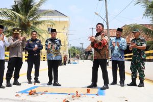 Gubernur Sumsel Herman Deru meresmikan tiga jembatan di wilayah Kabupaten OKU, Sabtu (26/8/2023). Foto : Humas Pemprov Sumsel