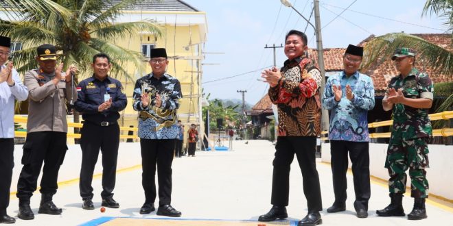 Gubernur Sumsel Herman Deru meresmikan tiga jembatan di wilayah Kabupaten OKU, Sabtu (26/8/2023). Foto : Humas Pemprov Sumsel