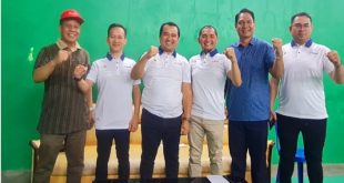 Ketum PBSI Sumsel, Amrullah bersama pengurus inti saat jumpa pers tentang rencana pemilihan ketua baru PBSI Sumsel di GOR Semen Baturaja, Minggu (13/8/2023). Foto : Sumselheadline/Edi