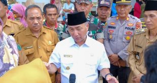 Pj Bupati Muba, Apriyadi saat diwawancarai wartawan di Sekayu, Senin (28/8/2023). Foto : Dinkominfo Muba.