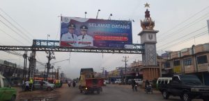 Gerbang batas Palembang-Banyuasin yang ada sekarang di km-12. Foto : Dok Sumselheadline.
