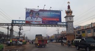 Gerbang batas Palembang-Banyuasin yang ada sekarang di km-12. Foto : Dok Sumselheadline.
