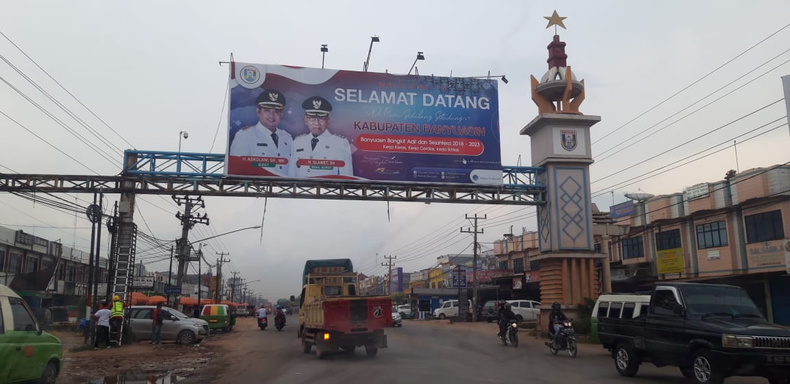 Gerbang batas Palembang-Banyuasin yang ada sekarang di km-12. Foto : Dok Sumselheadline.