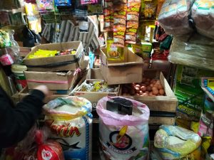 Pedagang beras di kawasan Pasar Km-5 Palembang, Selasa (22/8/2023). Foto : Sumselheadline/Pitria.