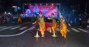 Salah satu pertunjukkan fashion show di Festival Bongen, Sekayu, Sabtu (19/8/2023) malam. Foto : Dinkominfo Muba.