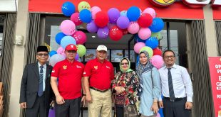 Pj Sekda Muba, Musni Wijaya menghadiri launching cabang CFC di Kota Sekayu. Foto : Dinkominfo Muba.