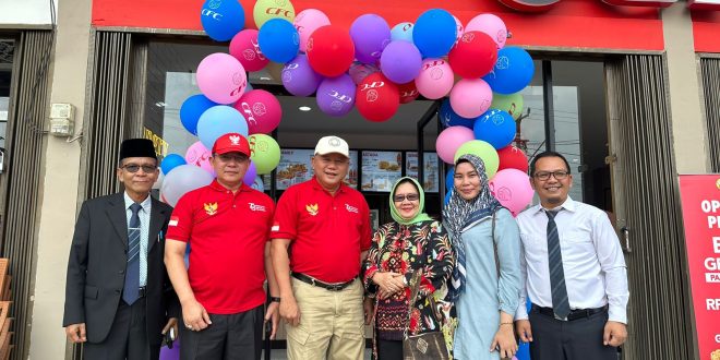 Pj Sekda Muba, Musni Wijaya menghadiri launching cabang CFC di Kota Sekayu. Foto : Dinkominfo Muba.