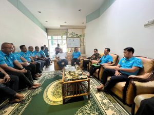 Fauzi Amro bersama tim diterima langsung Ketum PBSI Sumsel, Amrullah dan Ketua Tim Penjaringan Ketum PBSI Sumsel, Jamaluddin, Sabtu (19/8/2023). Foto : Dok PBSI Sumsel.