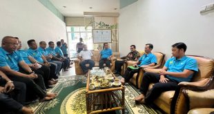 Fauzi Amro bersama tim diterima langsung Ketum PBSI Sumsel, Amrullah dan Ketua Tim Penjaringan Ketum PBSI Sumsel, Jamaluddin, Sabtu (19/8/2023). Foto : Dok PBSI Sumsel.