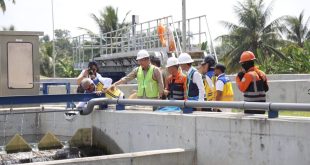 Walikota Palembang Harnojoyo bersama Duta Besar Australia untuk Indonesia, Penny William PSM, dan Menteri Pekerjaan Umum dan Perumahan Rakyat (PUPR), Basuki Hadimuljono, dan Gubernur Sumsel Herman Deru saat meninjau IPAL Sei Selayur, Kamis (10/8/2023). Foto : Sumselheadline/Pitria.