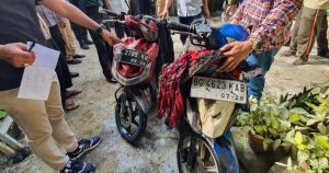 Sepeda motor milil Yulius yang terbakar, Selasa (29/8/2023). Foto : SUmselheadline/Ela.