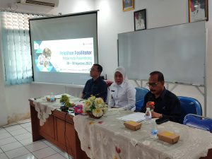 Wawako Palembang, Fitrianti Agustinda memberikan pelatihan di Kantor Perumda Pasar Palembang Jaya, Senin (28/8/2023). Foto : Sumselheadline/Pitria.