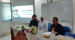 Wawako Palembang, Fitrianti Agustinda memberikan pelatihan di Kantor Perumda Pasar Palembang Jaya, Senin (28/8/2023). Foto : Sumselheadline/Pitria.