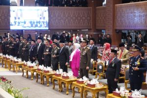Ketua DPRD Sumsel, Anita Noeringhati, Wagub Sumsel Mawardi Yahya, Forkompinda, dan sejumlah pejabat dan undangan lainnya saat menghadiri paripurna istimewa DPRD Sumsel, yang mendengarkan pidato kenegaraan Presiden RI Joko Widodo, Rabu (16/8/2023). Foto : Humas DPRD Sumsel.