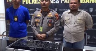 Polisi menyita peralatan musik remik dan orgen tunggal, yang mengganggu ketent\raman warga, Minggu (20/8/2023) malam. Foto : Sumselheadline/Ela.