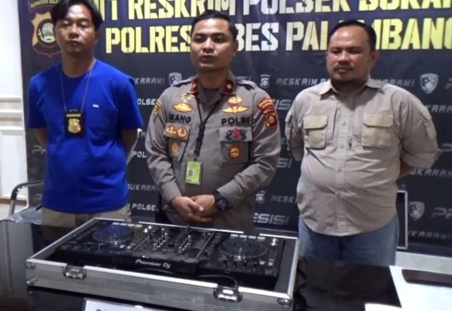 Polisi menyita peralatan musik remik dan orgen tunggal, yang mengganggu ketent\raman warga, Minggu (20/8/2023) malam. Foto : Sumselheadline/Ela.