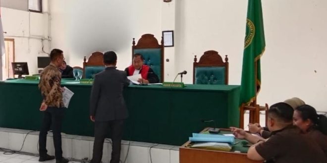 Mantan Kepala Sekolah (Kepsek) SMAN 19 Palembang, Slamet menggugat praperadilan Kejaksaan Negeri Palembang, Senin (14/8/2023). Foto : Sumselheadline/Ela.