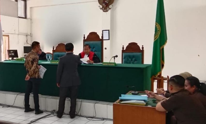 Mantan Kepala Sekolah (Kepsek) SMAN 19 Palembang, Slamet menggugat praperadilan Kejaksaan Negeri Palembang, Senin (14/8/2023). Foto : Sumselheadline/Ela.