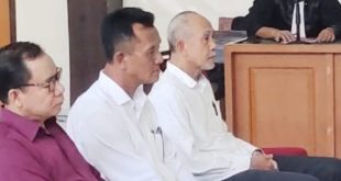 Ketiga terdakwa dalam kasus program serasi di Banyuasin menjalani sidang putusan di PN Tipikor Palembang, Selasa (22/8/2023). Foto : Sumselheadline/Ela.