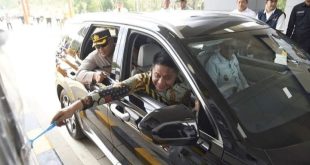 Gubernur Sumsel Herman Deri yang mencoba sendiri tol Prabumulih-Inderalaya, Rabu (30/8/2023). Foto : Humas Pemprov Sumsel.