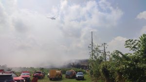 Suasana kebakaran di tumpukan sampah di TPA Sukawinatan Palembang, Selasa (15/8/2023). Foto : Sumselheadline/Pitria