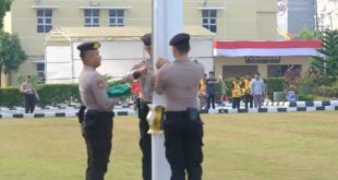 Para pengibar bendera yang menggelar gladi bersih di halaman Polda Sumsel, Rabu (16/8/2023). Foto : Sumselheadline/Ela.