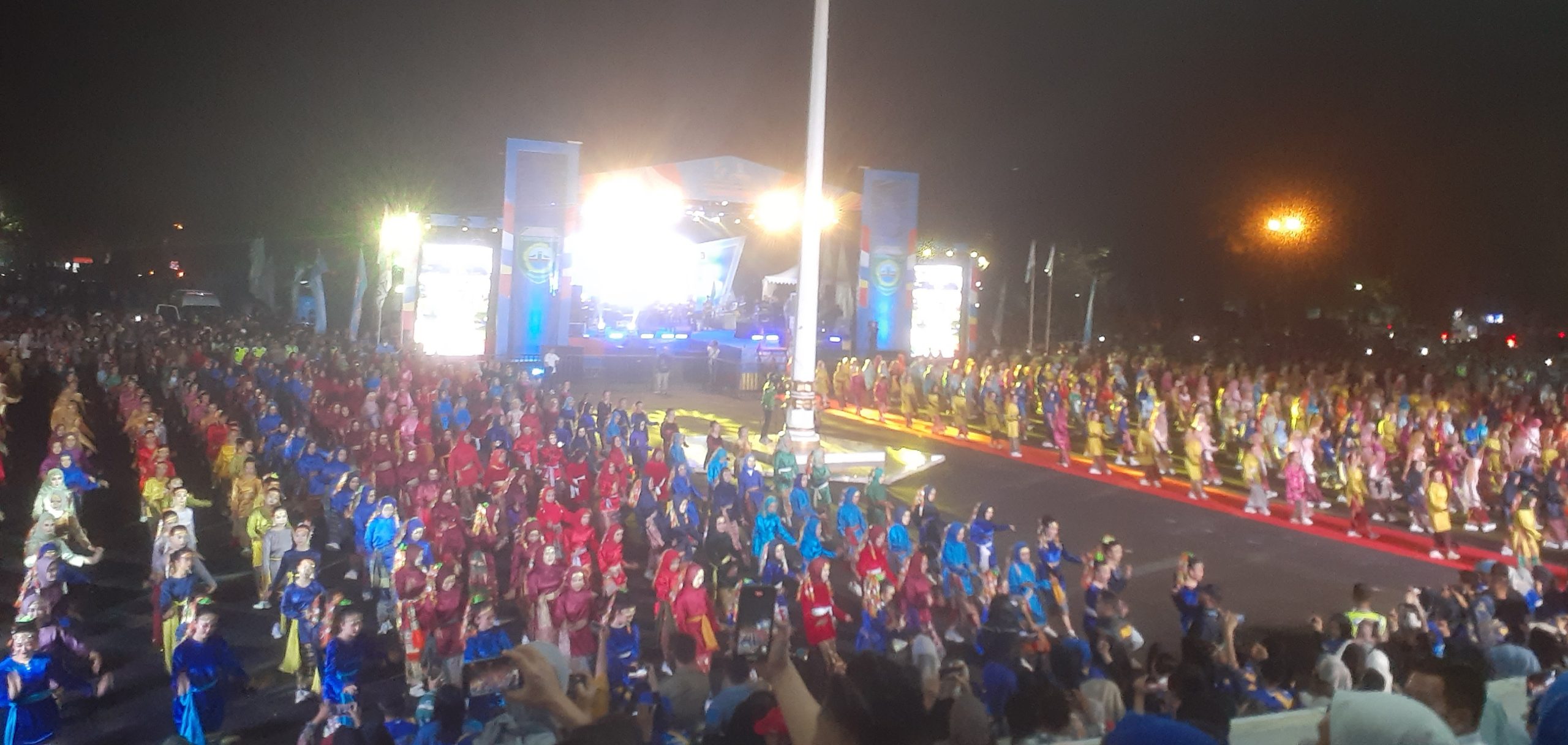 1000 penari remaja putri meriahkan opening Porprov XIV Sumsel di Kota Lahat, Minggu (17/9/2023) malam. Foto : Sumselheadline/Gih.