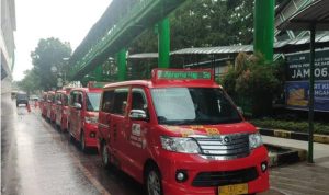 Angkutan umum feeder LRT kembali beroperasional, setelah sehari sebelumnya sopir mogok tuntut gaji, Sabtu (2/9/2023). Foto : Sumselheadline/Ela