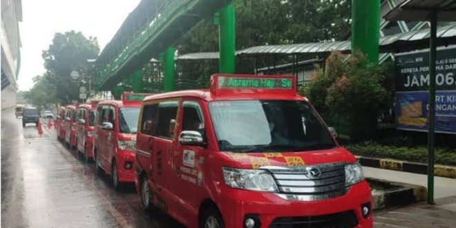 Angkutan umum feeder LRT kembali beroperasional, setelah sehari sebelumnya sopir mogok tuntut gaji, Sabtu (2/9/2023). Foto : Sumselheadline/Ela
