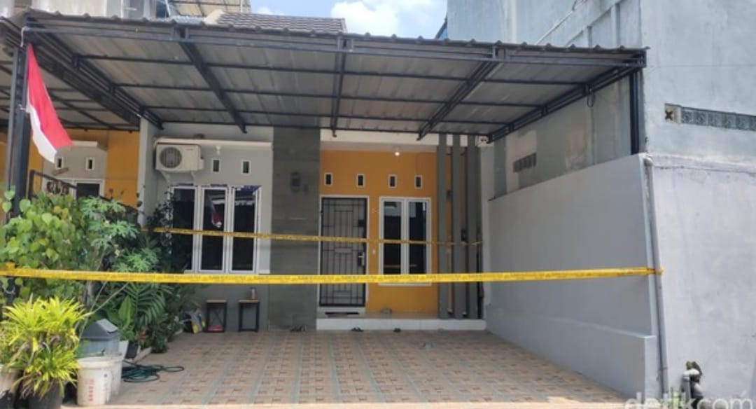Rumah selebgram Palembang, Adelia di Banyuasin ikut disegel terkait jaringan narkoba, Sabtu (2/9/2023). Foto : Sumselheadline/Ela