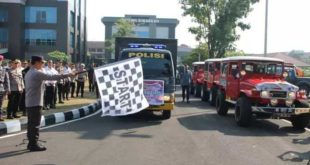 Kapolda Sumsel Irjen Pol Rachmat Wibowo melepas personil bergabung tim pemadam karhutla, Rabu (13/9/2023). Foto : Sumselheadline/Ela