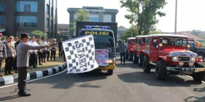Kapolda Sumsel Irjen Pol Rachmat Wibowo melepas personil bergabung tim pemadam karhutla, Rabu (13/9/2023). Foto : Sumselheadline/Ela