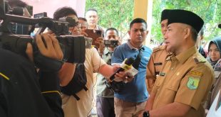 Pj Bupati Muba, Apriyadi saat diwawancarai wartawan tentang penerimaan PPPK, Selasa (19/9/2023). Foto : Dinkominfo Muba