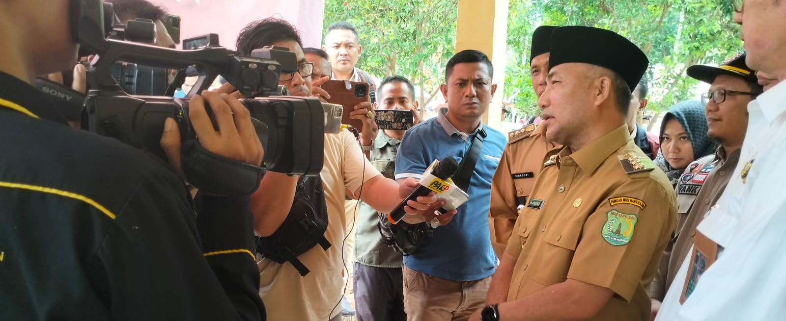Pj Bupati Muba, Apriyadi saat diwawancarai wartawan tentang penerimaan PPPK, Selasa (19/9/2023). Foto : Dinkominfo Muba