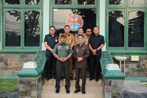 Pj Walikota Palembang, Ratu Dewa saat bersilaturrahim dengan Dandim Palembang Letkol TNI Arif Hidayat, Rabu (20/9/2023). Foto : Sumselheadline/Pitria