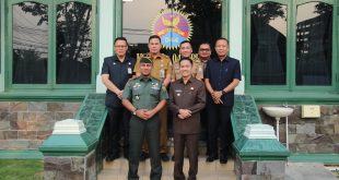 Pj Walikota Palembang, Ratu Dewa saat bersilaturrahim dengan Dandim Palembang Letkol TNI Arif Hidayat, Rabu (20/9/2023). Foto : Sumselheadline/Pitria