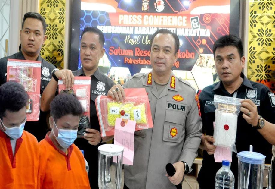 Tiga kurir narkoba, Feriansyah, Andi, Heriyanto dibekuk tim Polrestabes Palembang, Rabu (20/9/2023). Foto : Sumselheadline/Ela