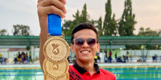 Febriansyah dengan tiga medali emasnya. Foto : Dok Humas PB Porprov Lahat