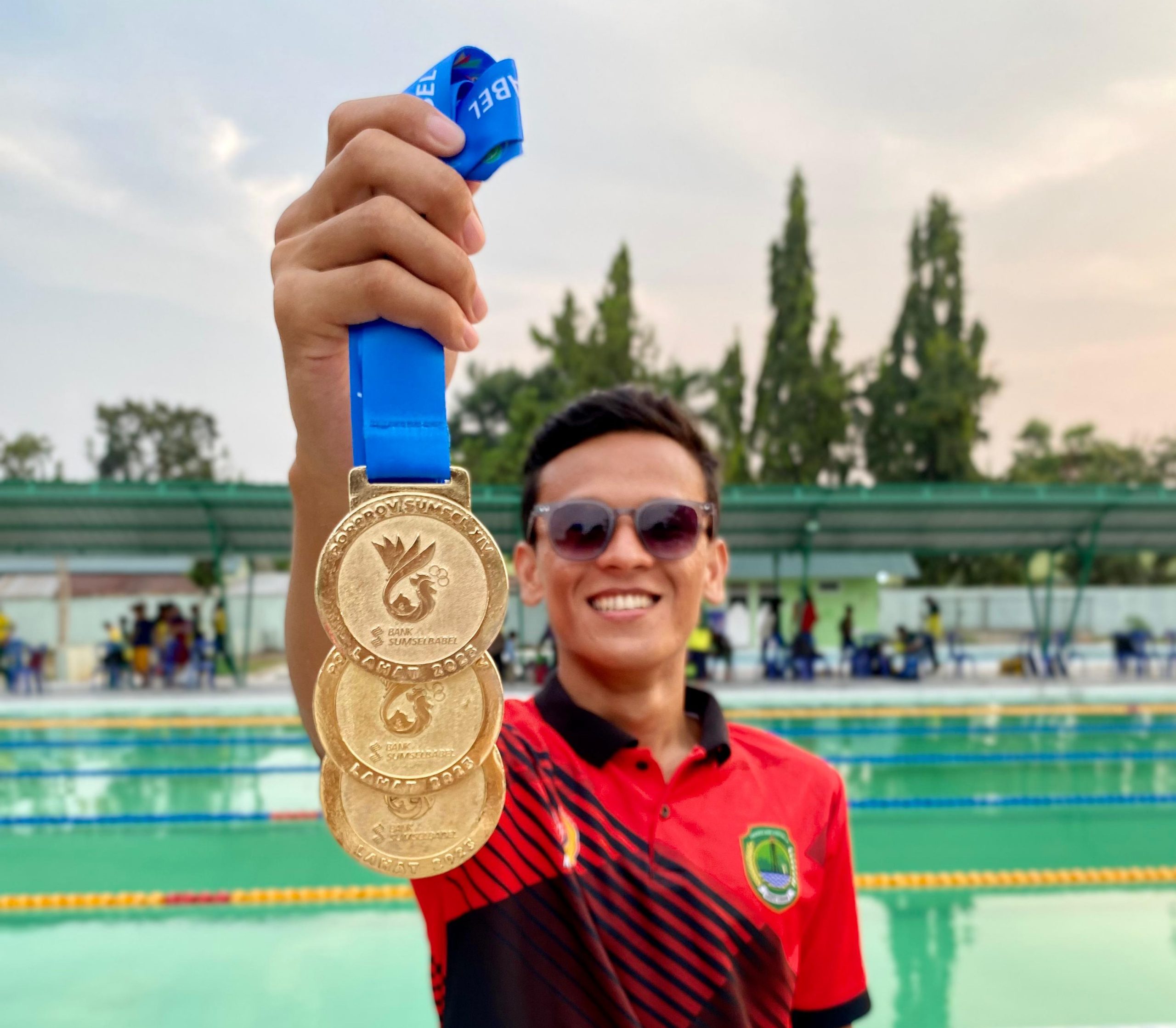Febriansyah dengan tiga medali emasnya. Foto : Dok Humas PB Porprov Lahat