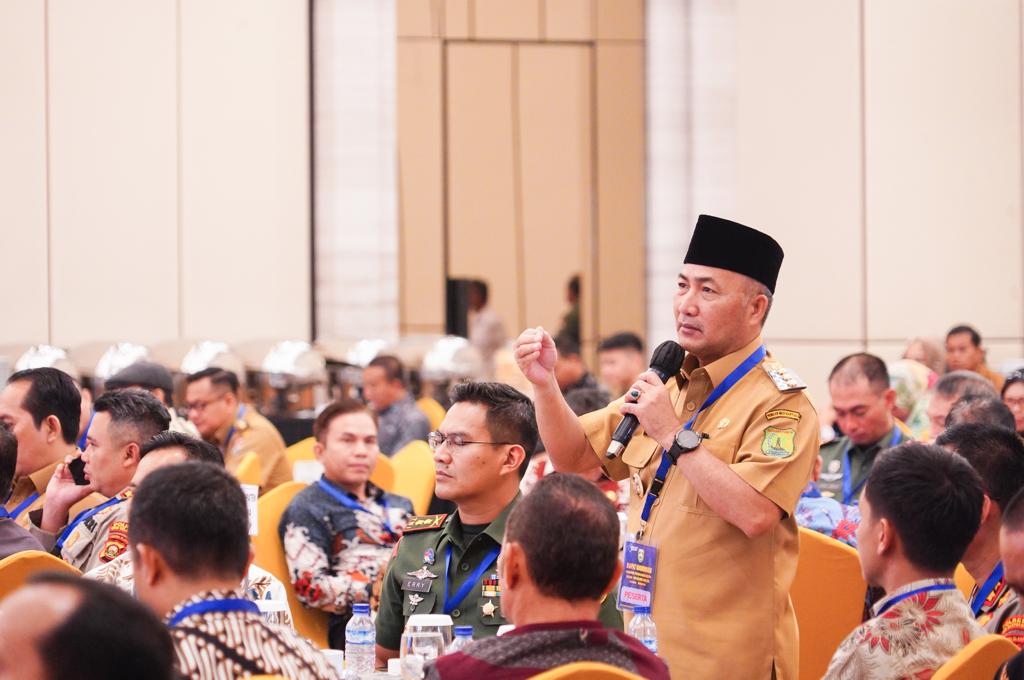 Pj Bupati Muba, Apriyadi saat menyampaikan aspirasi pada Rakor Forkopimda se-Sumsel di Wyindam Hotel, Palembang, Kamis (21/9/2023). Foto : Dinkominfo Muba