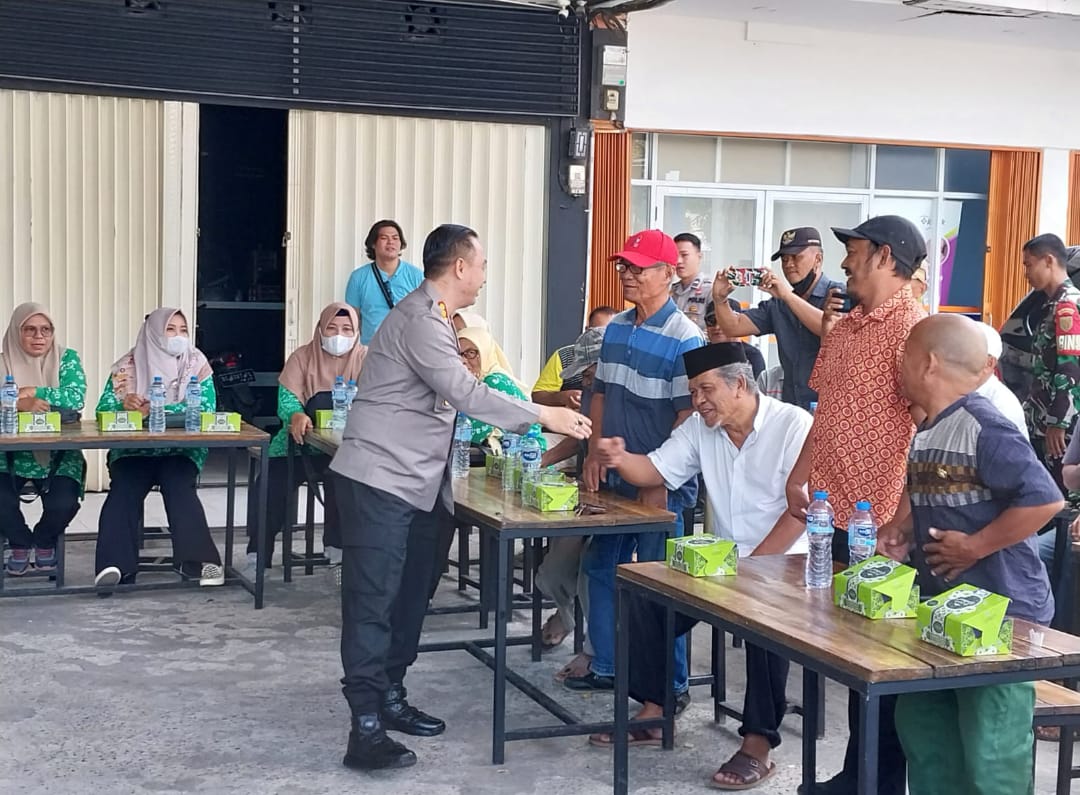 Jajaran Polda Sumsel menggelar Jumat Curhat di Kedai Dalu, Kalidoni Palembang, Jumat (22/9/2023). Foto : Sumselheadline/Ela