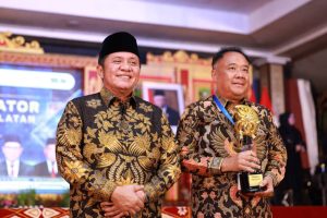 Herman Deru dinobatkan sebagai dewan pembina inovator oleh Kemendagri, Sabtu (23/9/2023). Foto : Humas Pemprov Sumsel.