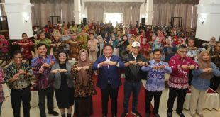 Gubernur Sumsel Herman Deru saat hadir di Kongres Alumni Sekolah Demokrasi di Hotel Swarna Dwipa Palembang, Sabtu (2/9/2023). Foto : Humas Pemprov Sumsel.